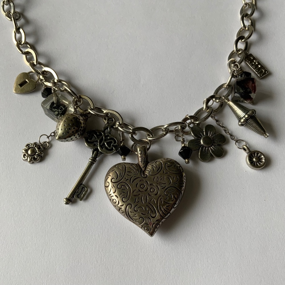Women’s jewelry set Silver Tone Heart Charm Necklace & Earrings